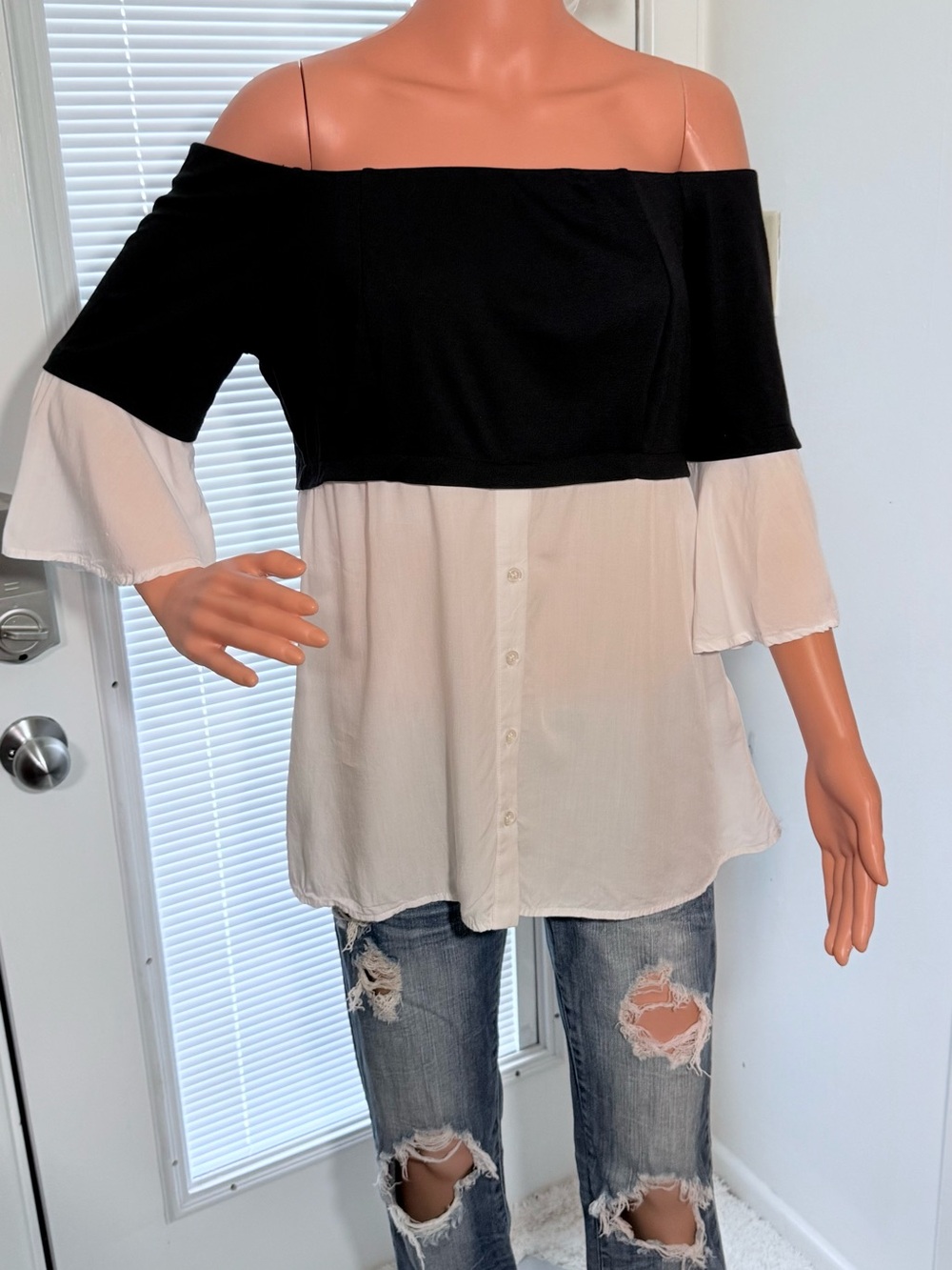 VENUS Black and White Off-Shoulder Two-Tone Peasant Top. NWOT